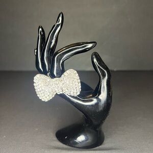 Ami Sparkling Silver Bow Ring